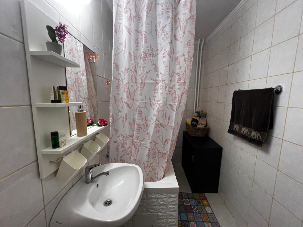 Crisshome1 Bucharest Luaran gambar